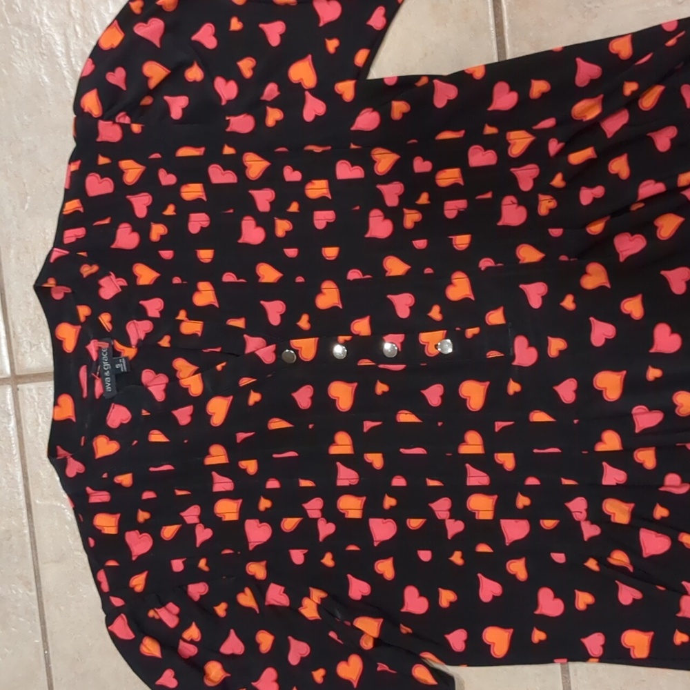 Ava & Grace Black & Red Heart Shirt Size Small - Picture 3 of 7